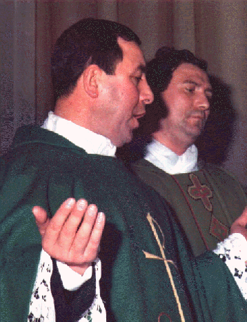 I fratelli parroci Marzia:don Leonardo (in primo piano) ed il compianto don Angelo